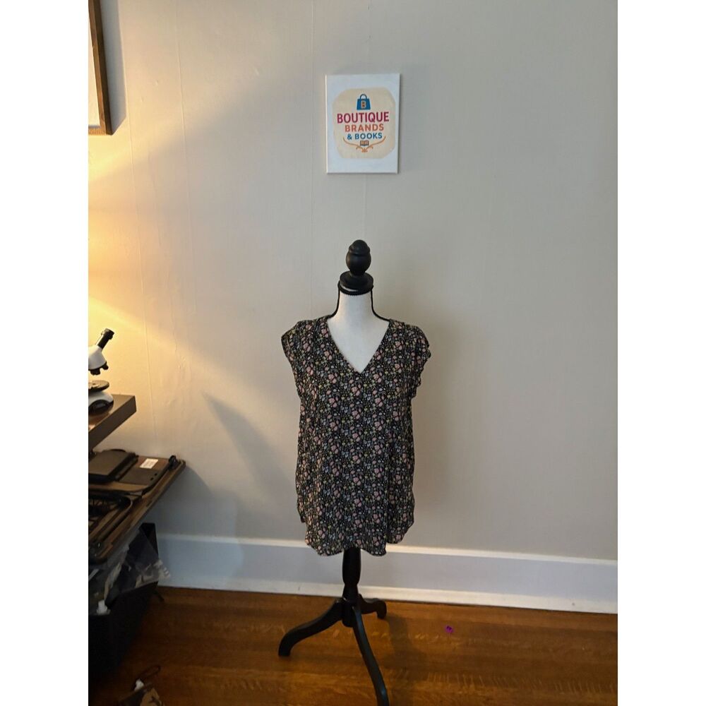 LOFT Black Floral Flutter Sleeve V-Neck Blouse | Size S
